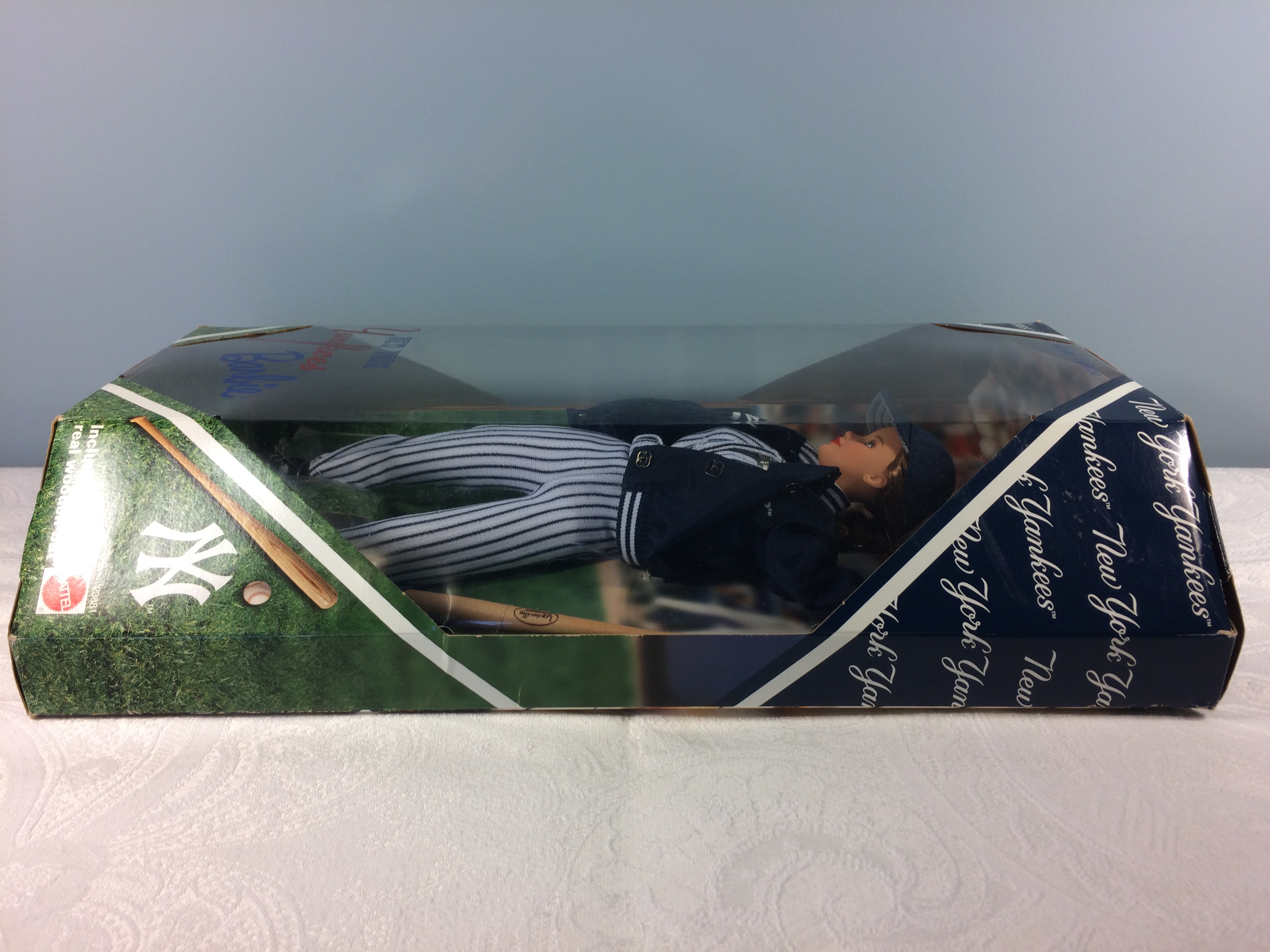 New York Yankees Barbie Doll with baseball bat, ball, NYY uniform From 1999